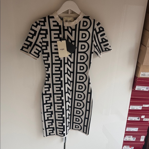 New Fendi dress - Picture 3 of 6